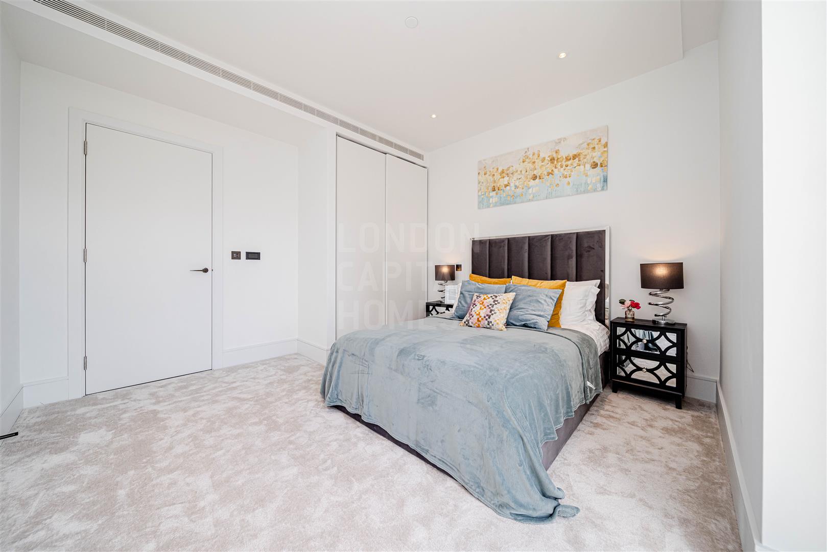 Lincoln Apartments, Fountain Park Way, London